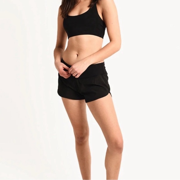 Vuori Omni Performance Shorts Black S Womens - Picture 2 of 8